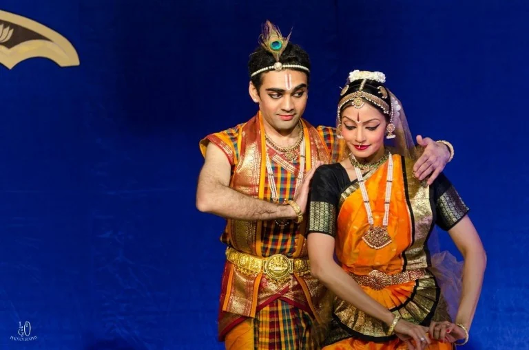 Nauka Charitram cast